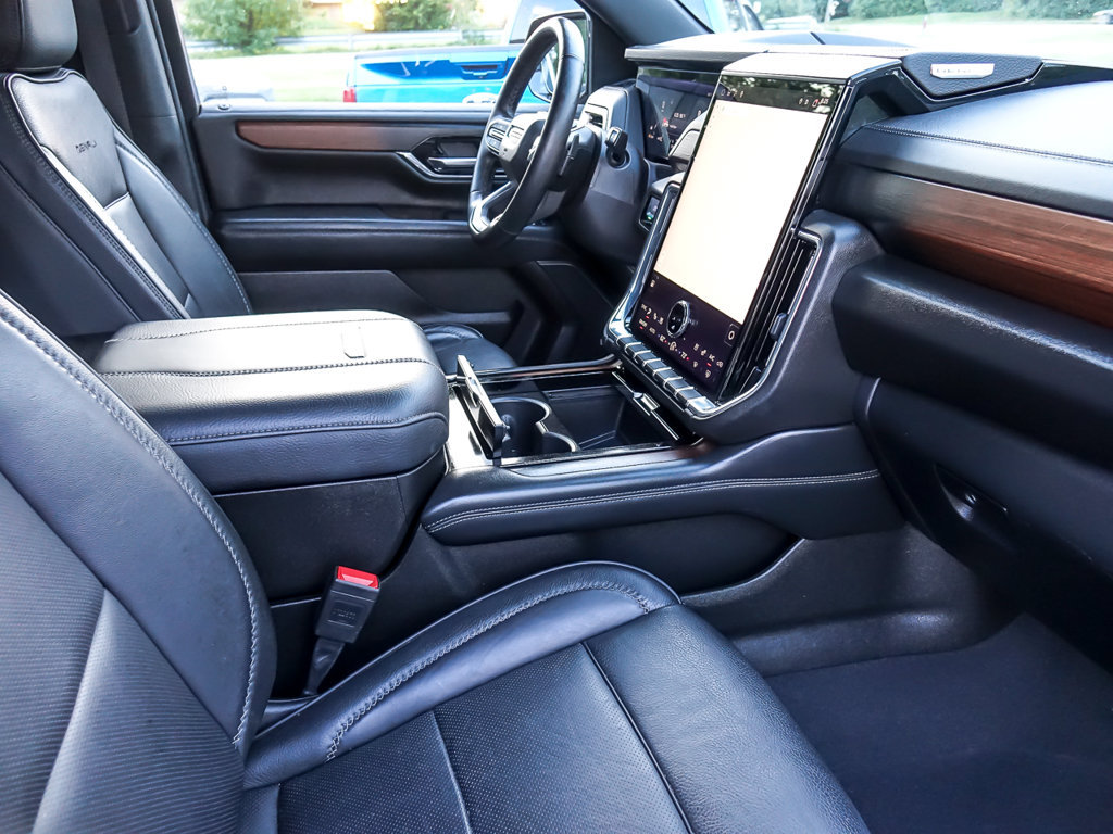 Certified 2025 GMC Yukon Denali AWD/4WD image 33
