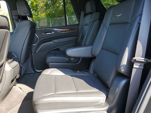 Used 2022 Cadillac Escalade Luxury image 25