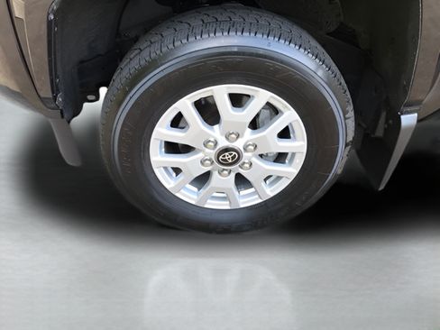Certified 2025 Toyota Tacoma SR5 AWD/4WD image 20