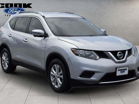 Used 2016 Nissan Rogue SV w/ SV Premium Package FWD image 2