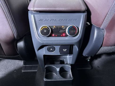 Certified 2025 Ford Explorer Platinum w/ LUX Leather Package AWD/4WD image 26