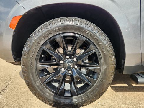 Used 2022 Chevrolet Tahoe Z71 w/ Z71 Off-Road Package AWD/4WD image 10