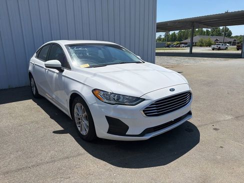Used 2020 Ford Fusion SE FWD image 3