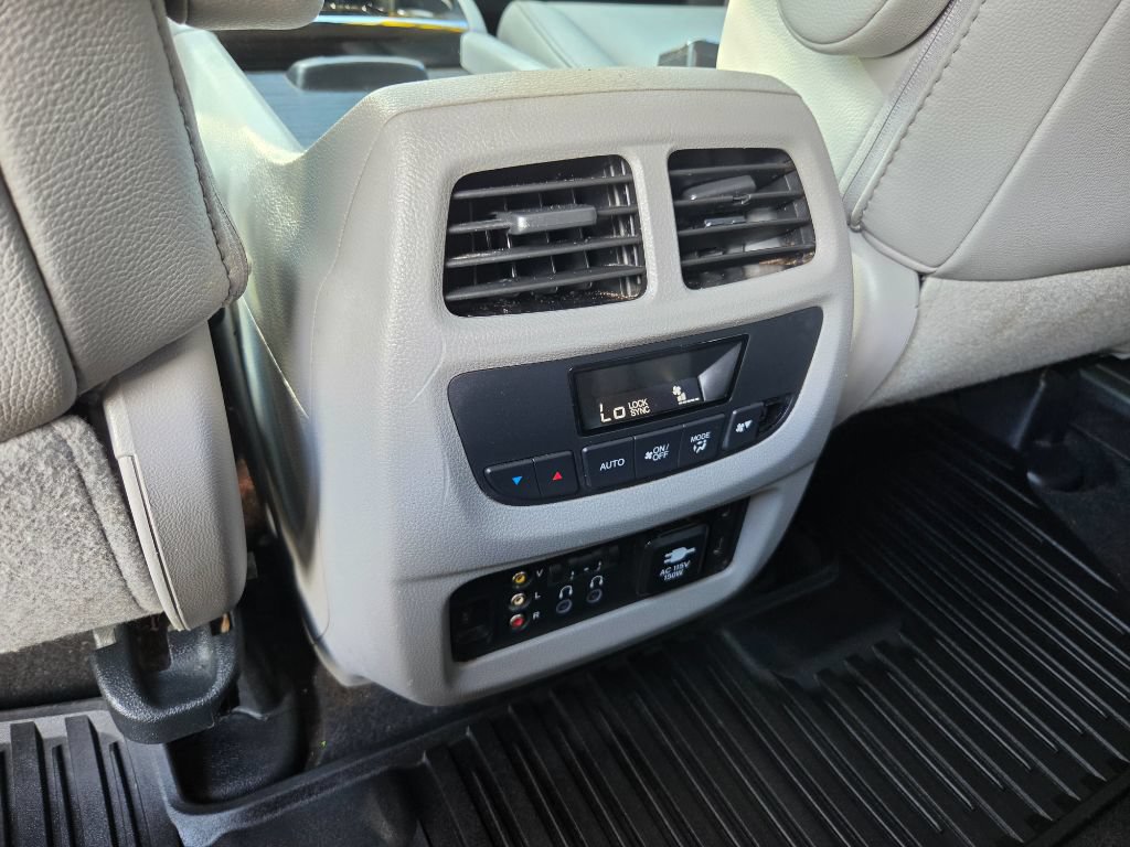 Used 2018 Honda Pilot Touring image 29