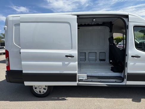 Used 2023 Ford E-Transit Medium Roof image 9