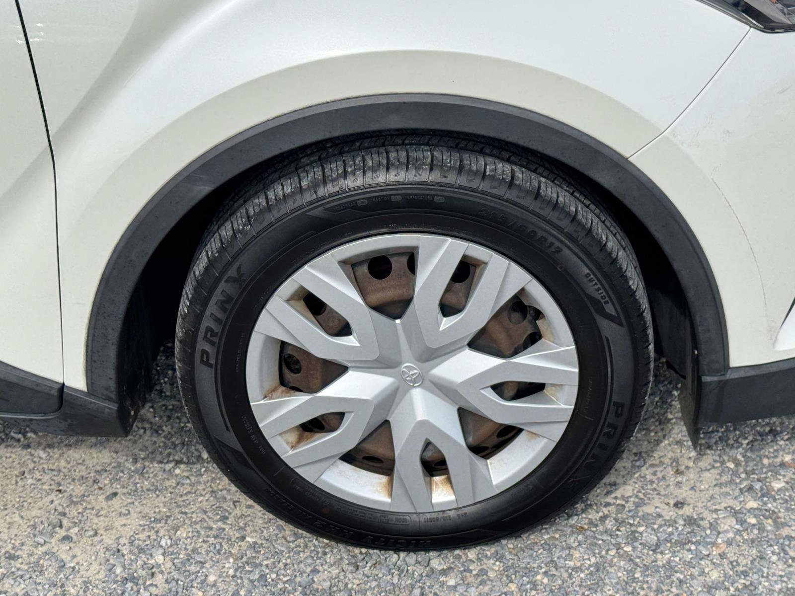 Used 2019 Toyota C-HR LE FWD image 6