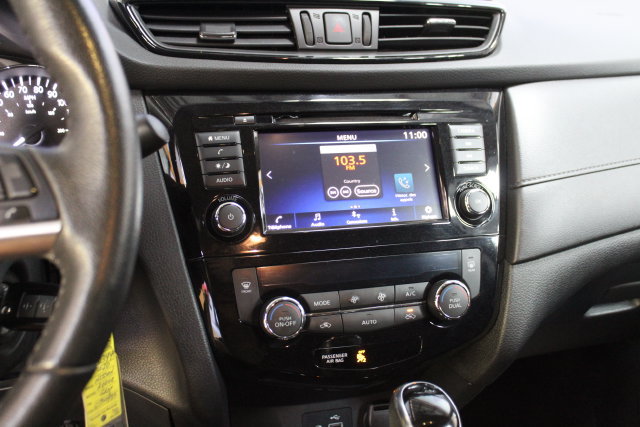 Used 2020 Nissan Rogue S AWD/4WD image 18
