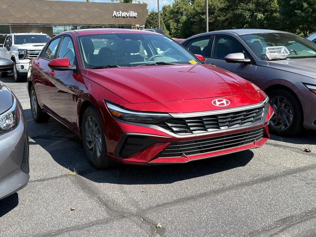 Certified 2024 Hyundai Elantra SEL FWD image 1