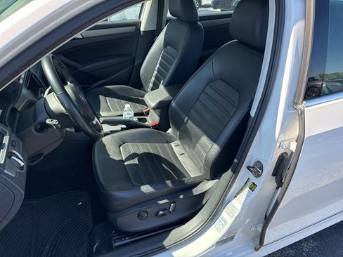 Used 2015 Volkswagen Passat 1.8T SE FWD image 6