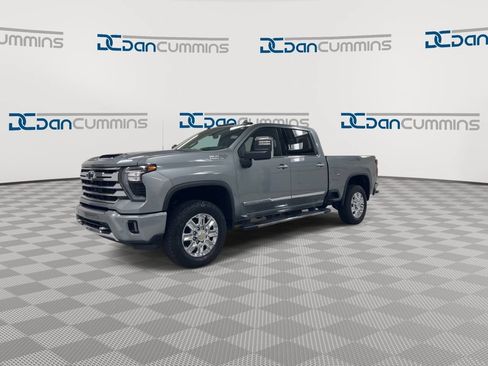 Used 2024 Chevrolet Silverado 2500 High Country w/ High Country Premium Package AWD/4WD image 4