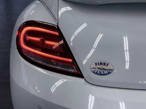 Used 2018 Volkswagen Beetle 2.0T SE image 16