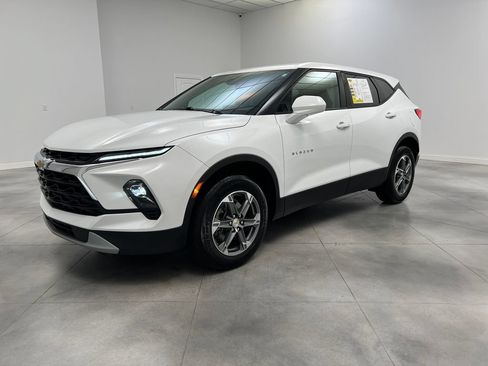 Used 2025 Chevrolet Blazer LT FWD image 4