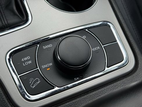 Used 2022 Jeep Grand Cherokee Limited image 5