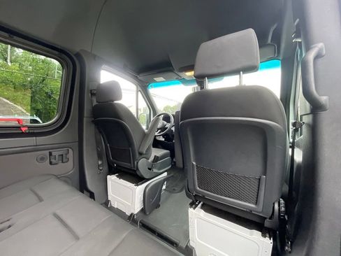 Used 2024 Mercedes-Benz Sprinter 2500 image 17