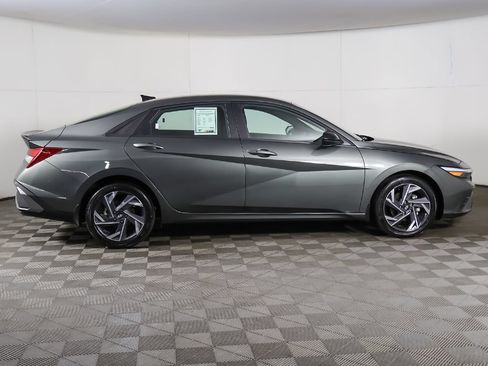 Used 2025 Hyundai Elantra Sport FWD image 17