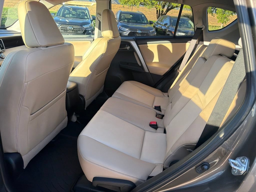 Used 2014 Toyota RAV4 Limited w/ Technology Package AWD/4WD image 20