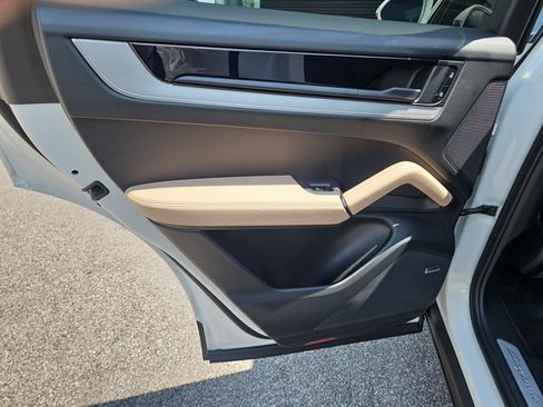 Certified 2024 Porsche Cayenne AWD/4WD image 23