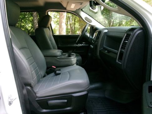 Used 2019 RAM 1500 Tradesman w/ Chrome Appearance Group RWD image 22