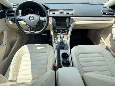 Used 2017 Volkswagen Passat 1.8T SEL Premium FWD image 15