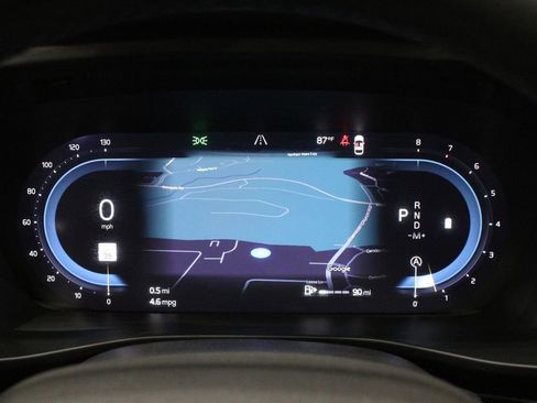 Used 2025 Volvo XC40 B5 Plus image 31