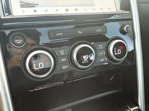 Used 2020 Land Rover Discovery HSE image 20