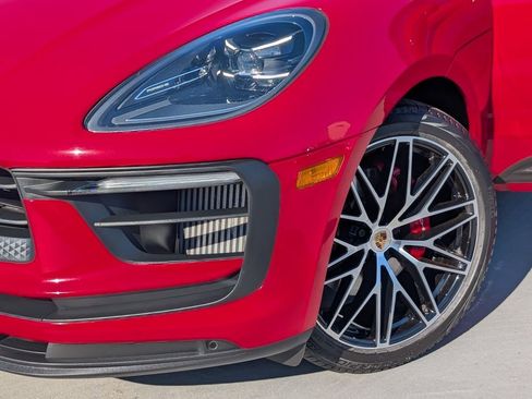 Certified 2022 Porsche Macan S image 10