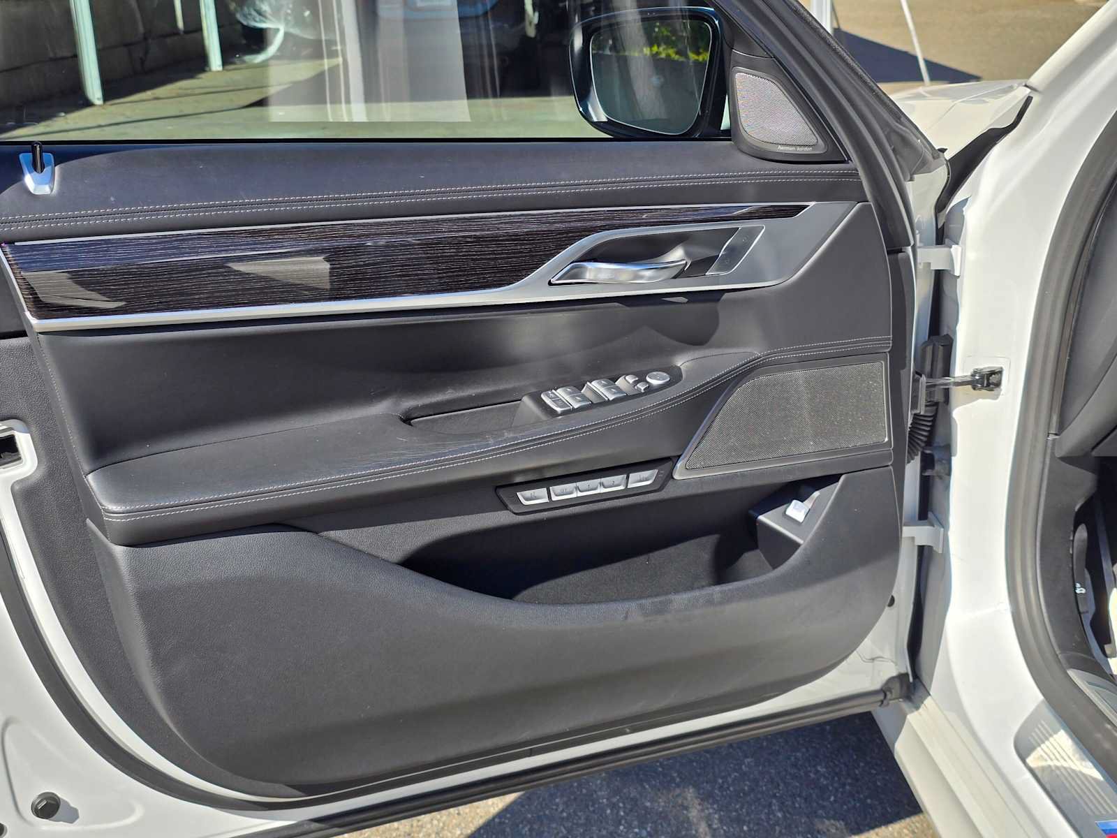 Used 2018 BMW 750i RWD image 22
