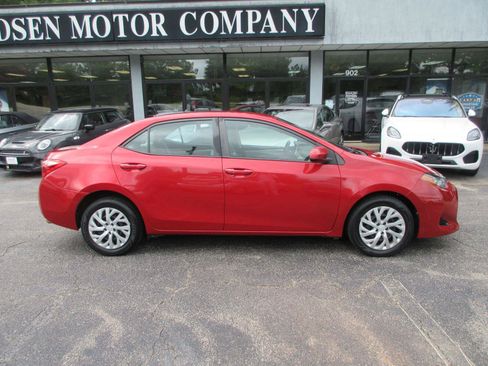 Used 2017 Toyota Corolla LE FWD image 4