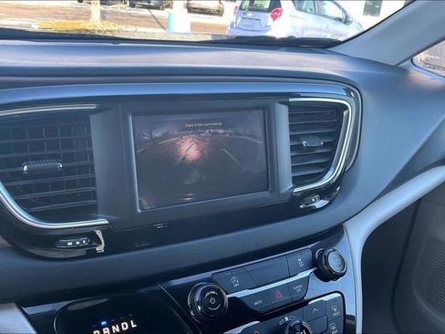 Used 2024 Chrysler Voyager LX image 21