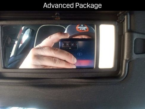 Used 2022 Volvo XC40 T5 R-Design image 19