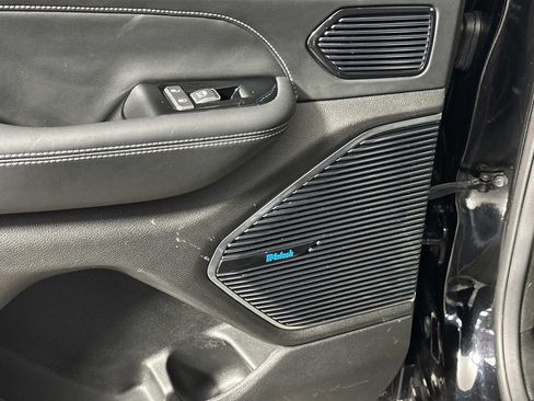 Used 2023 Jeep Grand Cherokee Overland w/ Luxury Tech Group IV image 32