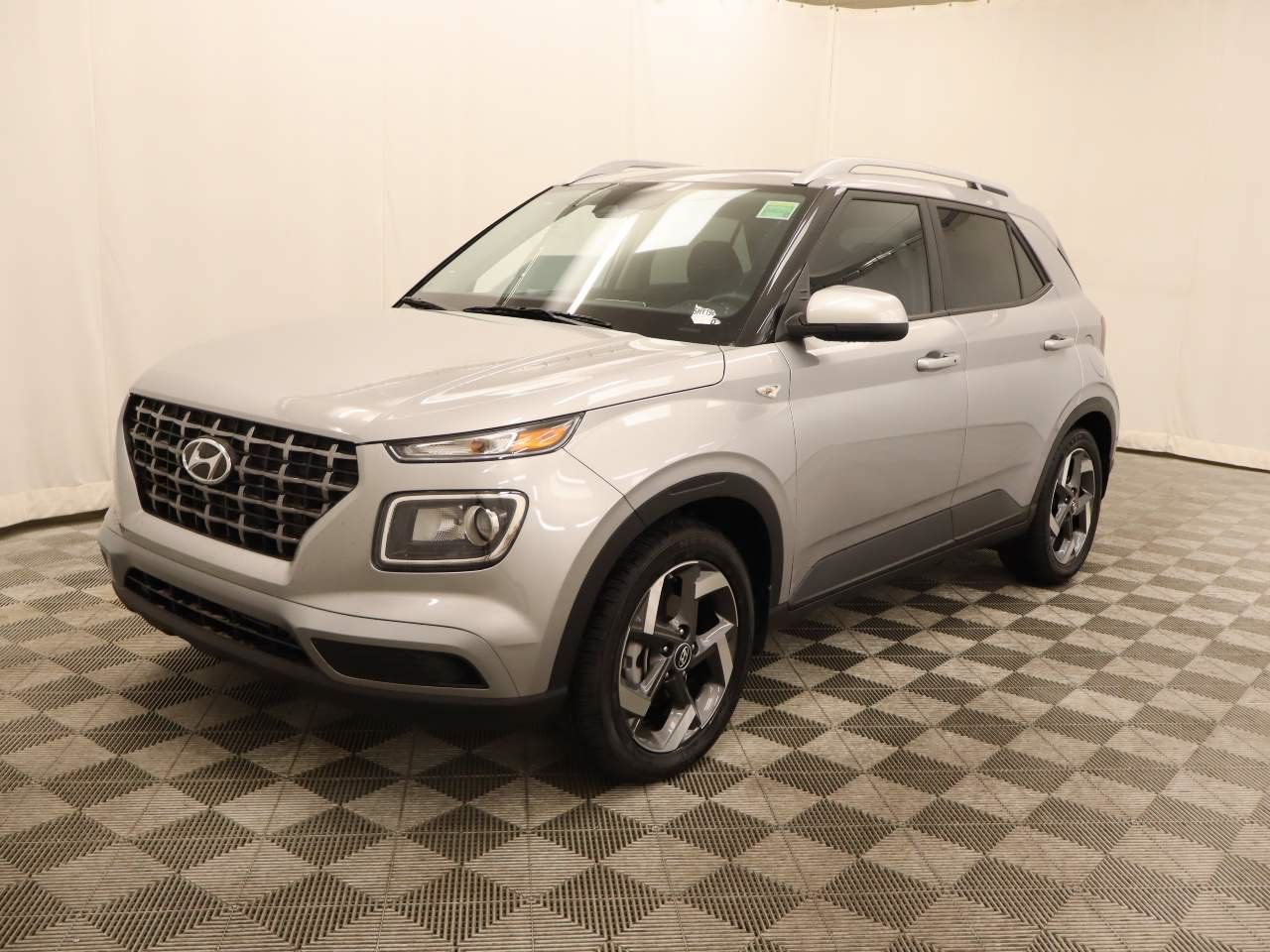 Used 2026 Hyundai Venue SEL FWD image 1