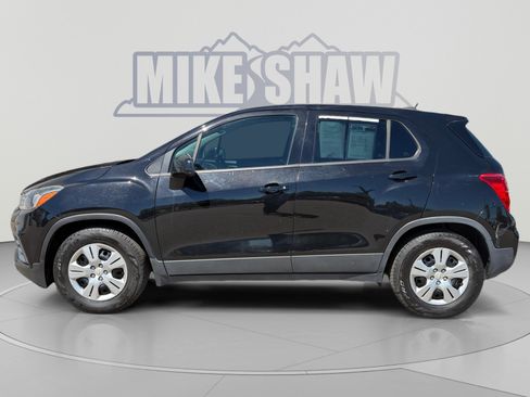 Used 2017 Chevrolet Trax LS FWD image 2