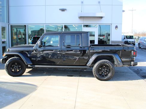 Certified 2022 Jeep Gladiator Willys image 8