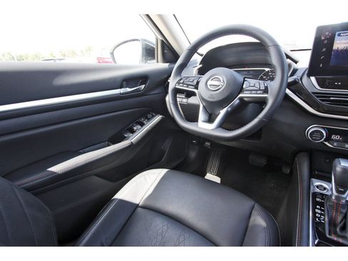 Certified 2025 Nissan Altima 2.5 SR FWD image 10