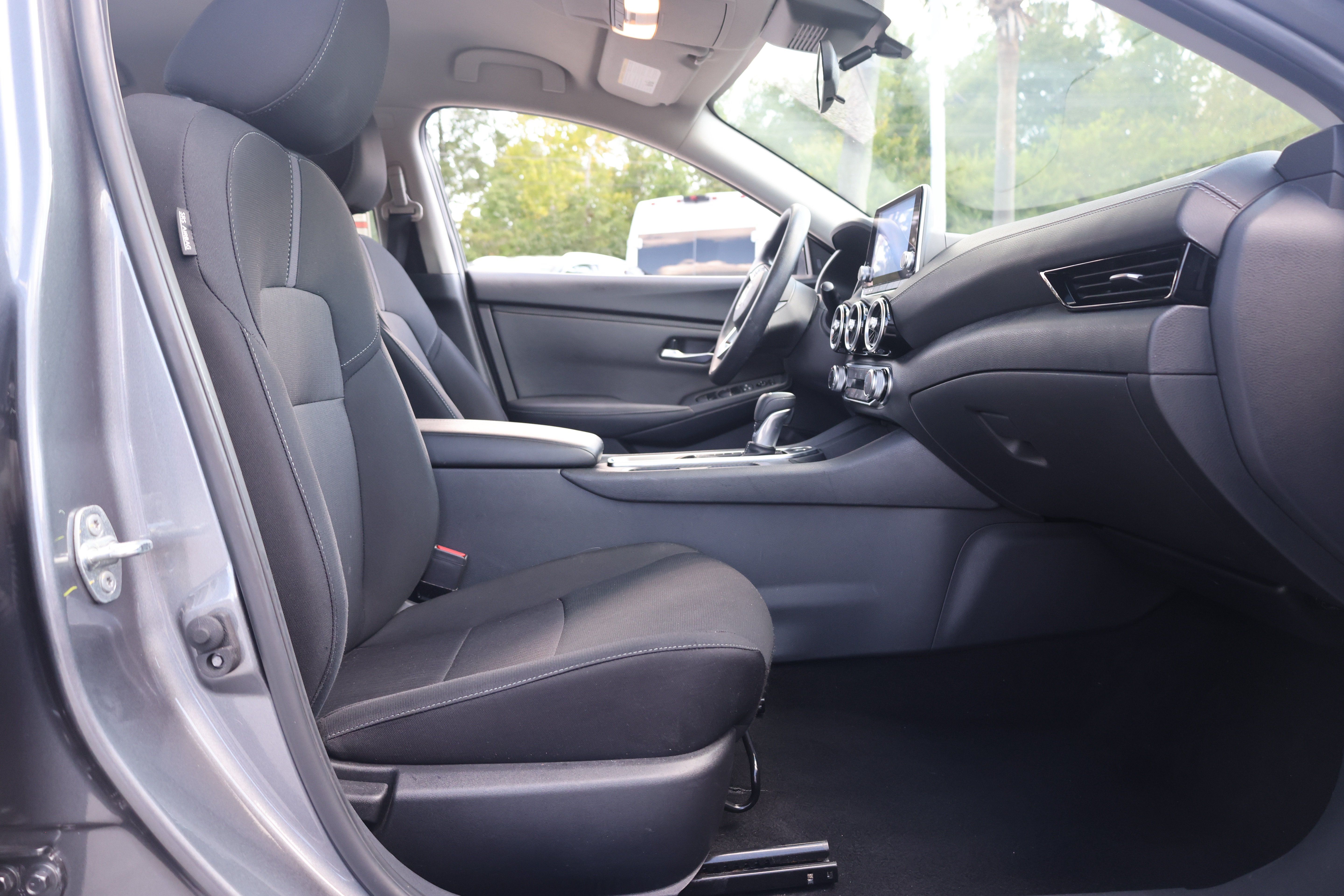 Used 2024 Nissan Sentra SV FWD image 17