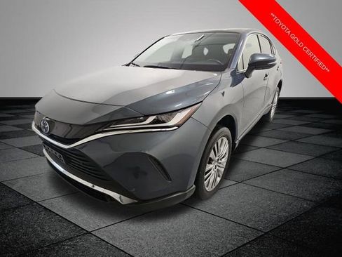Used 2021 Toyota Venza Limited image 3