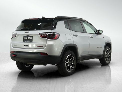 Used 2025 Jeep Compass Trailhawk AWD/4WD image 5