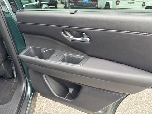 Used 2025 Nissan Pathfinder SL FWD image 19