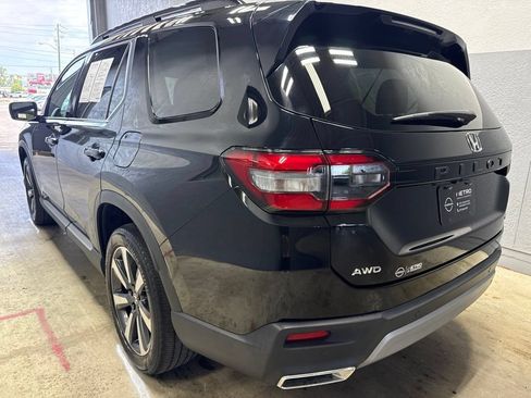 Used 2024 Honda Pilot Touring image 6