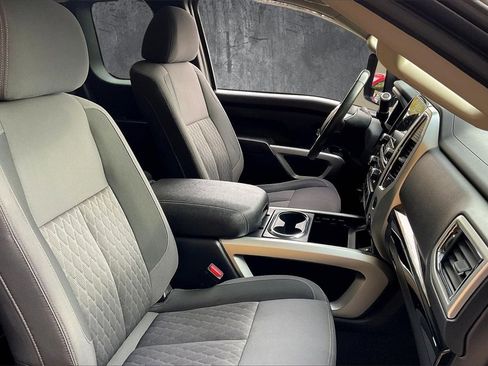 Used 2020 Nissan Titan SV w/ SV Convenience Package image 23