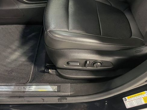 Used 2023 GMC Acadia SLT image 25