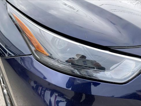 Used 2023 Toyota Highlander XLE FWD image 28