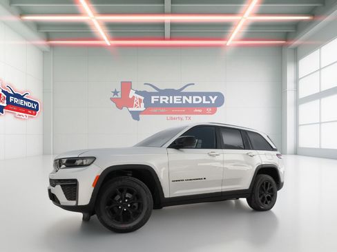 New 2026 Jeep Grand Cherokee Altitude image 25