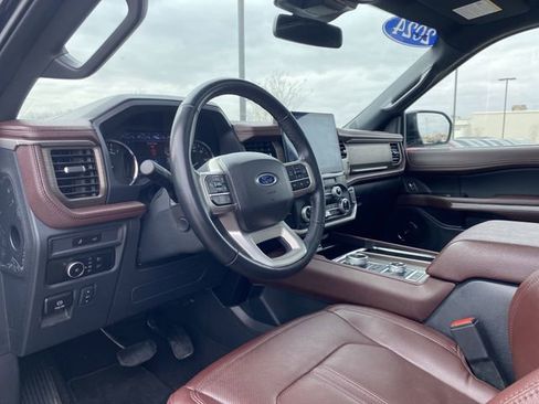 Used 2024 Ford Expedition Limited image 11