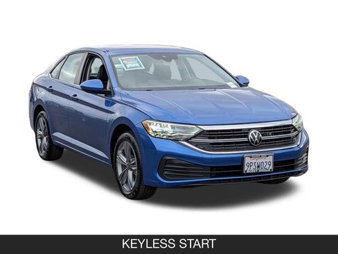Used 2024 Volkswagen Jetta SE FWD image 2