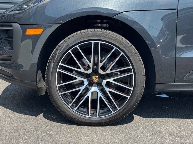 Certified 2026 Porsche Macan AWD/4WD image 11