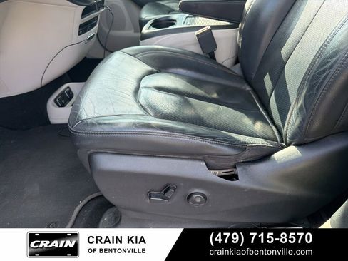 Used 2019 Chrysler Pacifica Touring-L Plus image 7