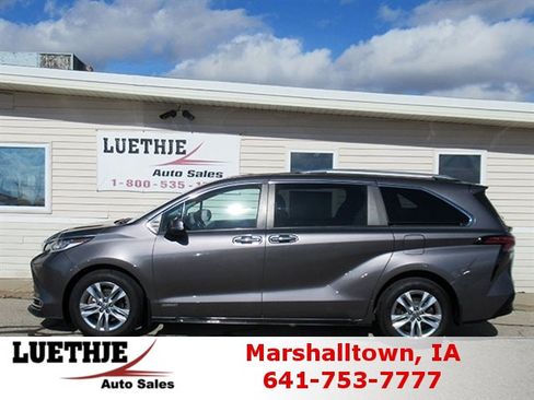 Used 2021 Toyota Sienna Limited image 1