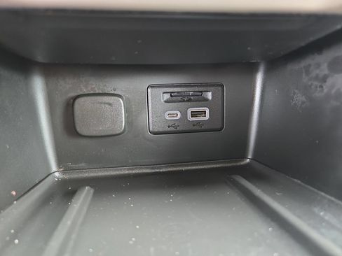 Used 2023 GMC Acadia Denali w/ Denali Technology Package AWD/4WD image 34